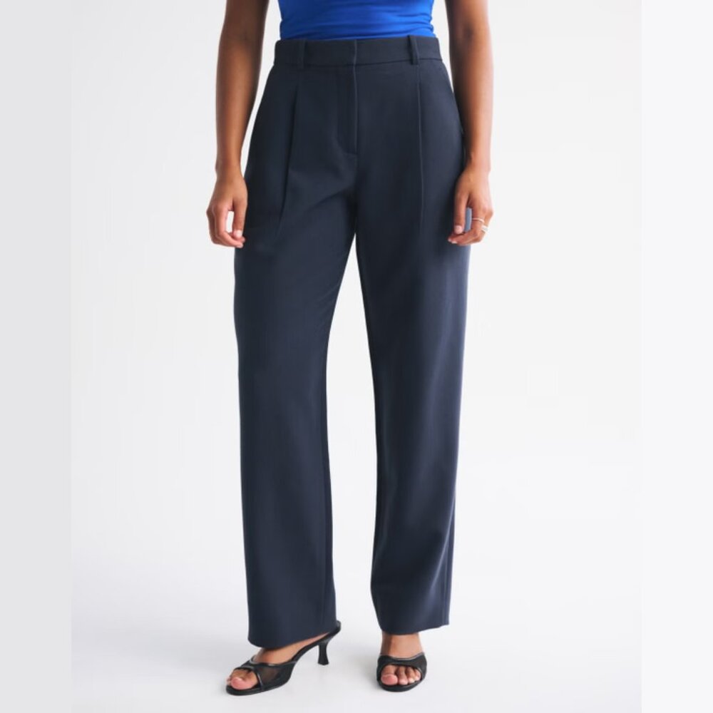 Abercrombie Curve Love Quinn Tailored Straight Pant – DARK INDIGO (Size 24) ✨